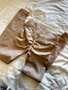 Kids Scrunch-Back Leggings in Mauve Taupe by DFYNE